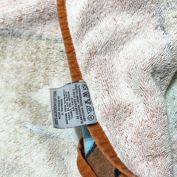 Hilasal Beach Towel by Edmundo Otoniel Native Art Scene El Salvador 31"× 65" - Picture 8 of 8